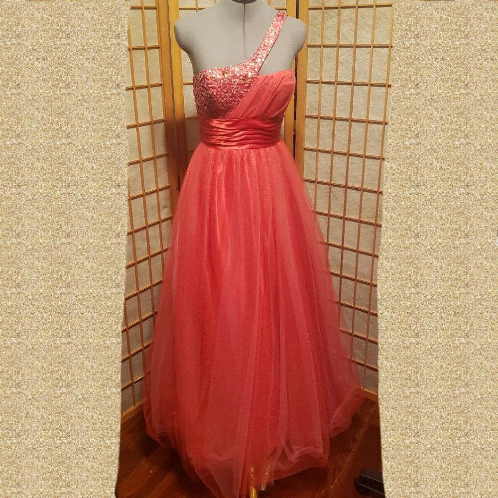 Red One-Shoulder Masquerade Gown